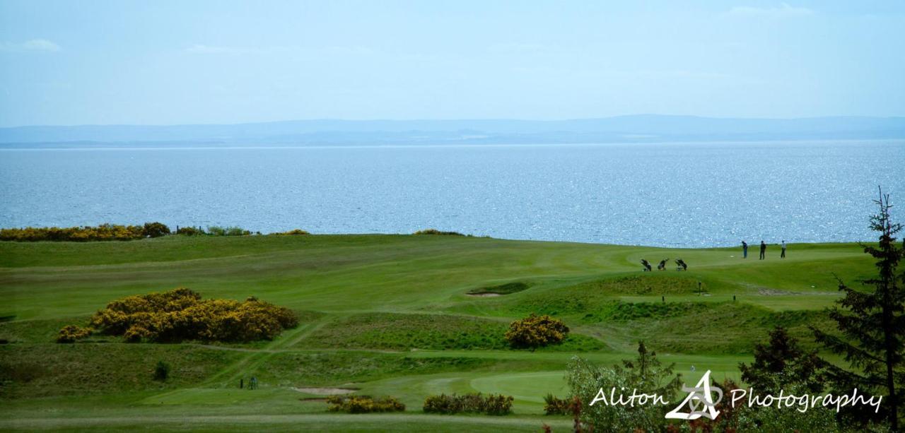 Old Manor Hotel Lundin Links Bagian luar foto