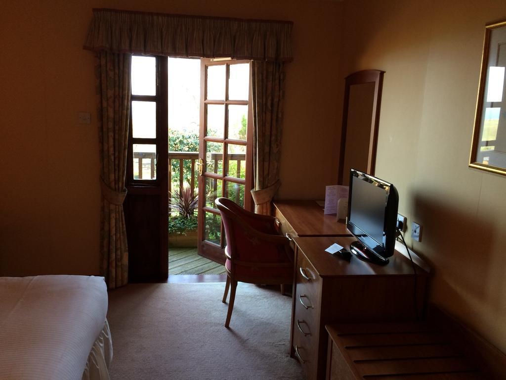 Old Manor Hotel Lundin Links Bagian luar foto